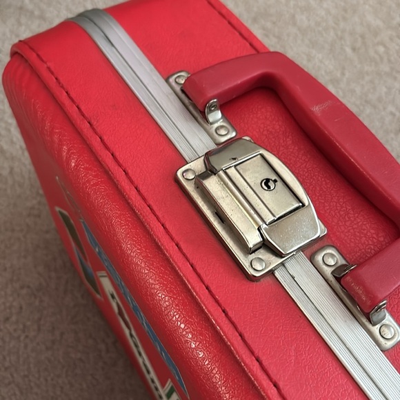 Vintage Child Suitcase - Picture 9 of 10